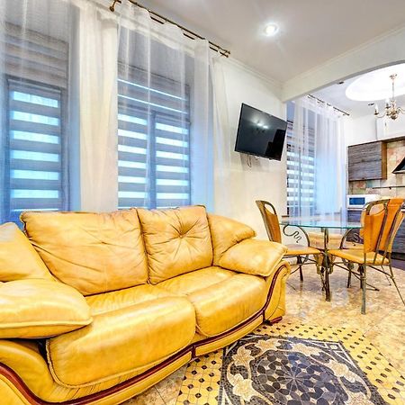 Світло! Vip Apartment In The Druzhby Narodiv Metro Station كييف المظهر الخارجي الصورة