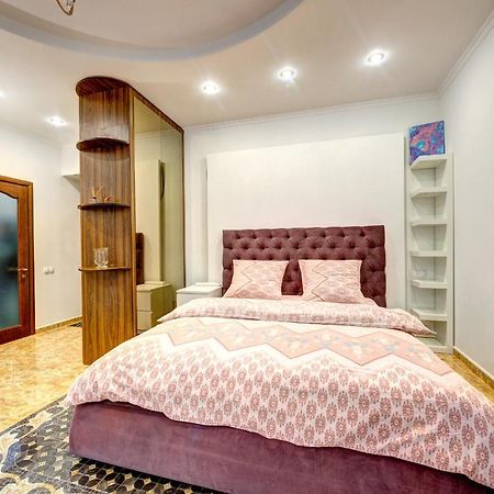Світло! Vip Apartment In The Druzhby Narodiv Metro Station كييف المظهر الخارجي الصورة
