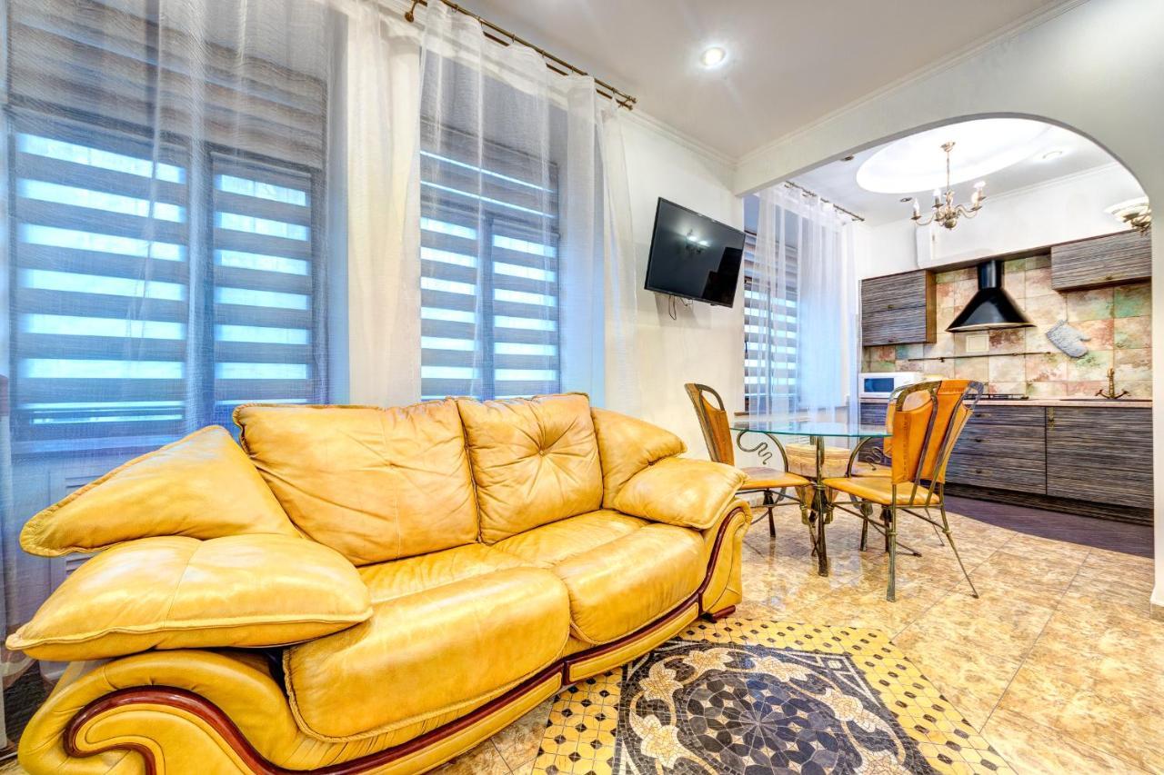 Світло! Vip Apartment In The Druzhby Narodiv Metro Station كييف المظهر الخارجي الصورة