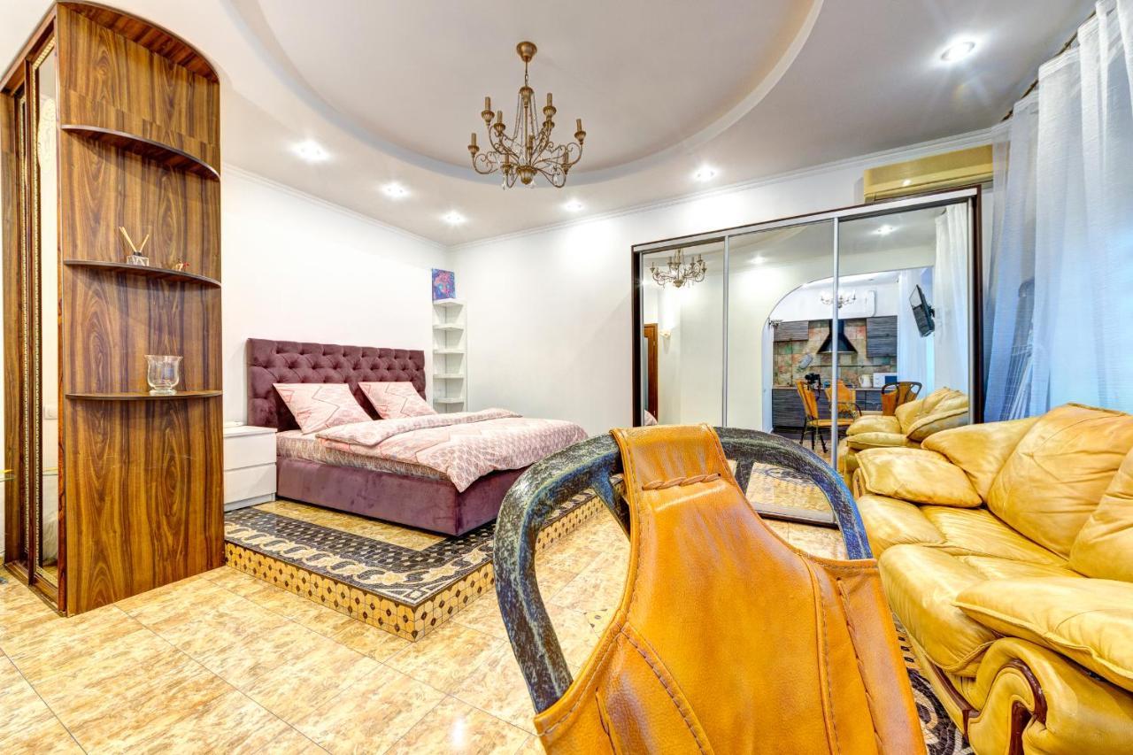 Світло! Vip Apartment In The Druzhby Narodiv Metro Station كييف المظهر الخارجي الصورة