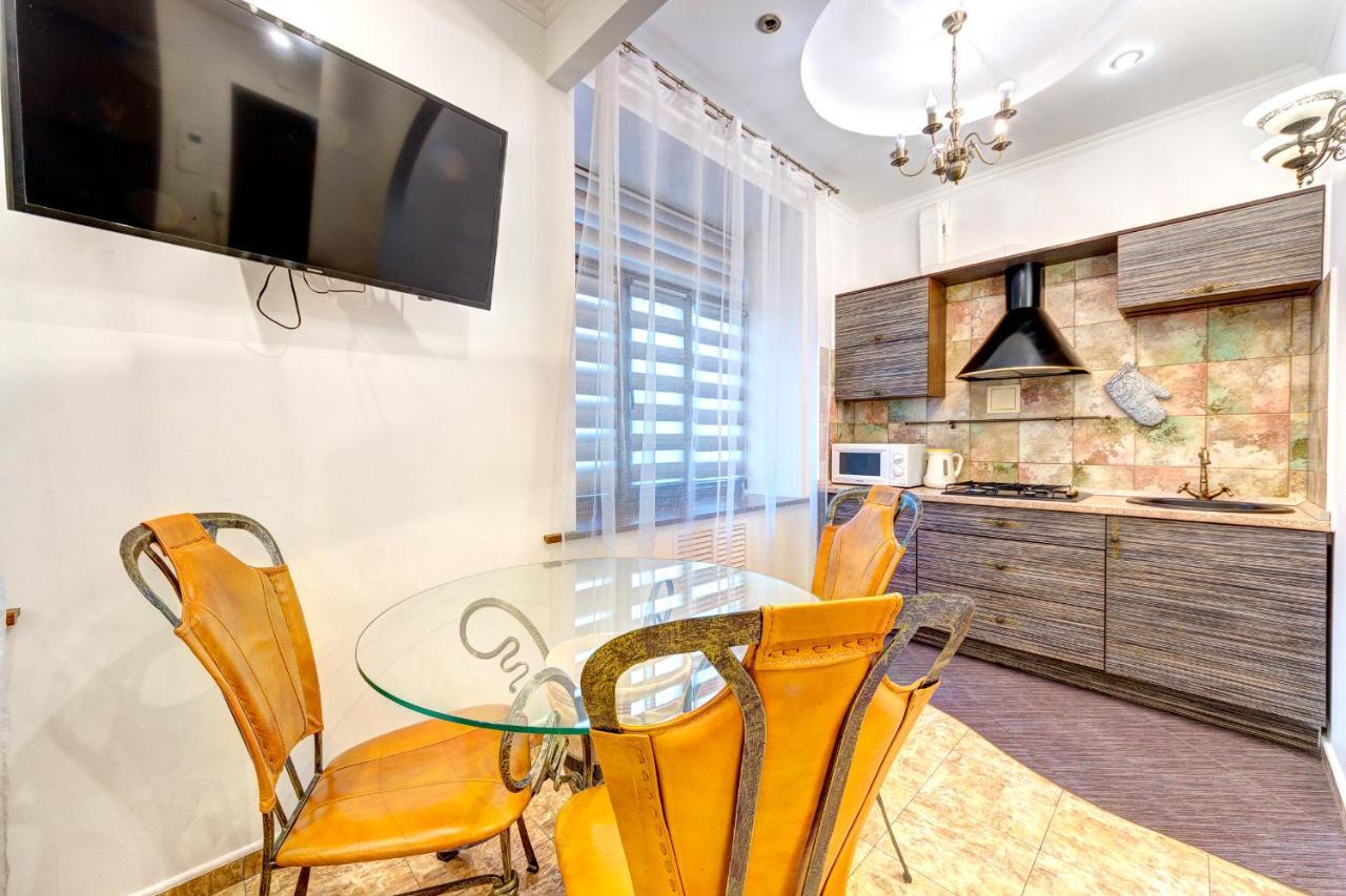 Світло! Vip Apartment In The Druzhby Narodiv Metro Station كييف المظهر الخارجي الصورة